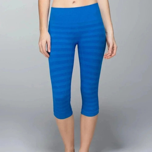 Lululemon In The Flow Crop  *Stripe Heathered Baroque Blue | 2 - Picture 2 of 10